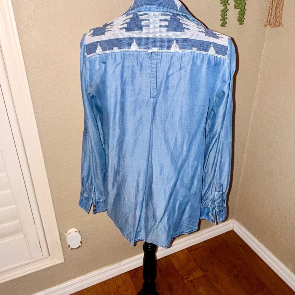 Velvet Heart Denim Geometric Yoke Shirt - Picture 5 of 7